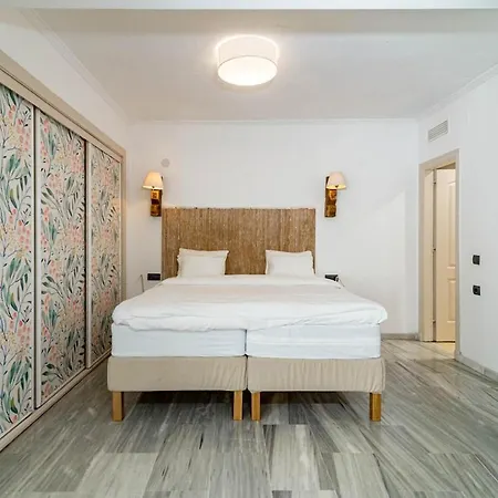 Gc - Spacious Flat In Golden Apartment Marbella