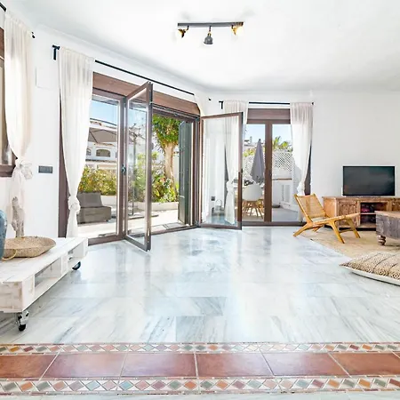 Gc - Spacious Flat In Golden Apartment