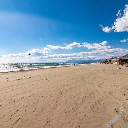 Gc - Spacious Flat In Golden *