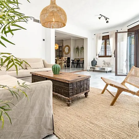 Apartman Gc - Spacious Flat In Golden *