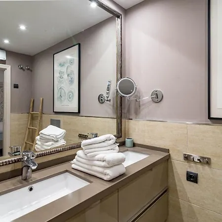 Gc - Spacious Flat In Golden *