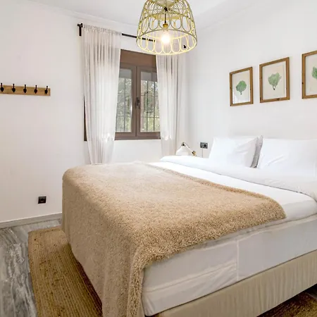 Gc - Spacious Flat In Golden Apartment