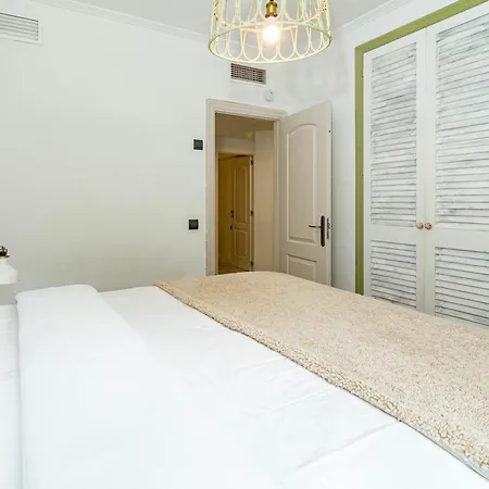 Gc - Spacious Flat In Golden *