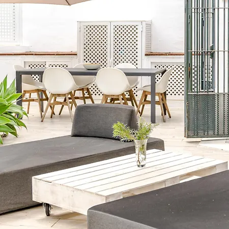 Gc - Spacious Flat In Golden *