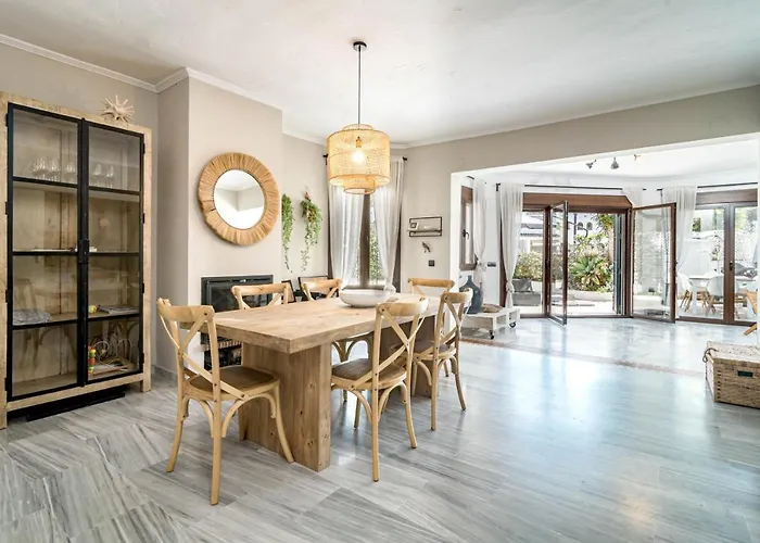 Gc - Spacious Flat In Golden Μαρμπέλλα