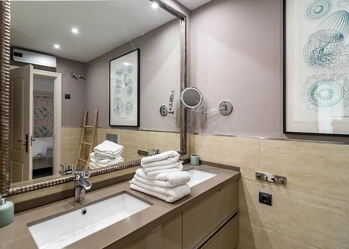 Gc - Spacious Flat In Golden *