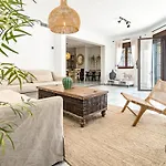 Gc - Spacious Flat In Golden Apartment