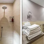 Gc - Spacious Flat In Golden *